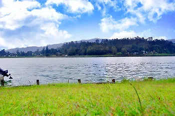 לינה וארוחת בוקר נוארה אליה Dewdrops At Lake Gregory